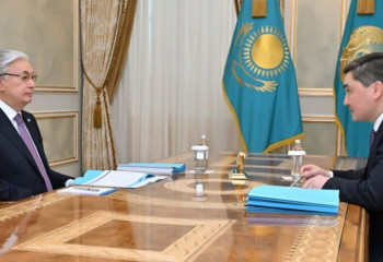 Kassym-Jomart Tokayev holds meeting with Prime Minister