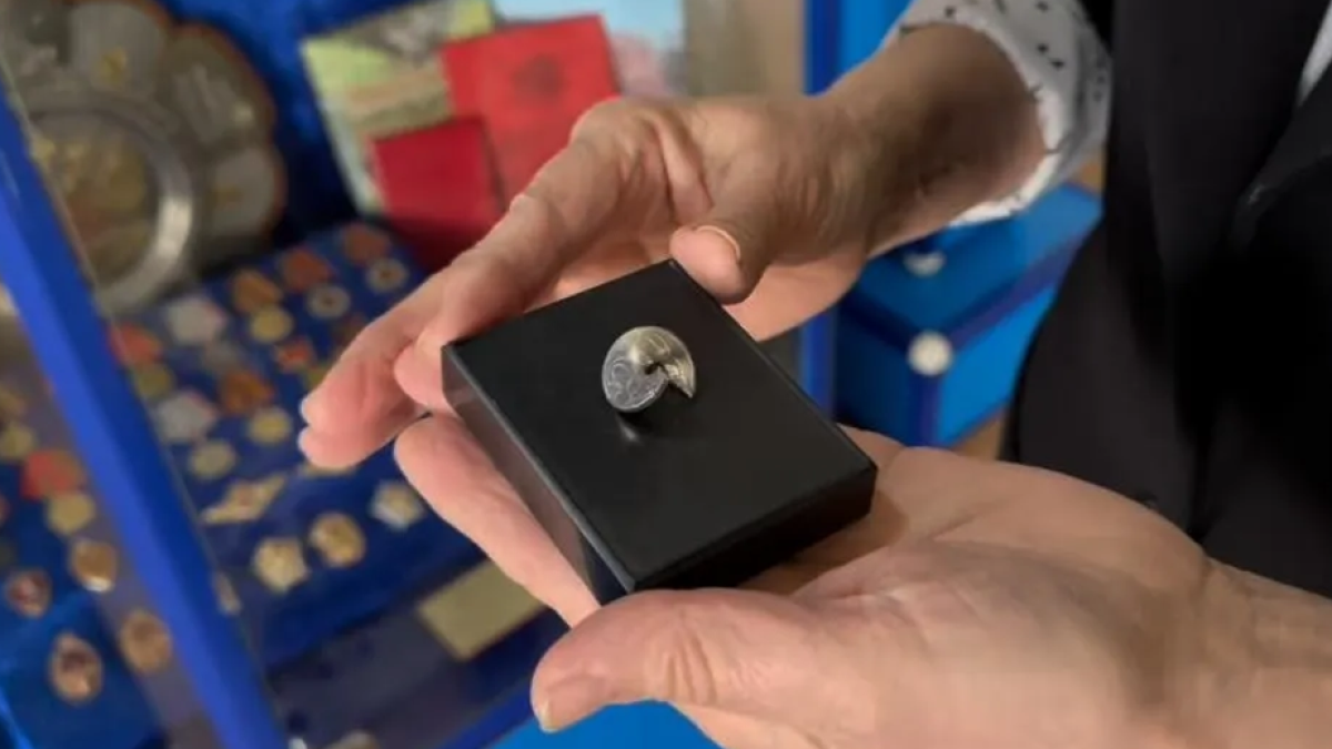 20 тенге спасли жизнь человека - эта монета теперь хранится в музее