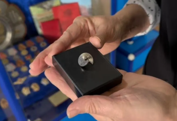 20 тенге спасли жизнь человека - эта монета теперь хранится в музее