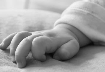 Бір жасар қызын ұрып өлтірген әйел қамауға алынды