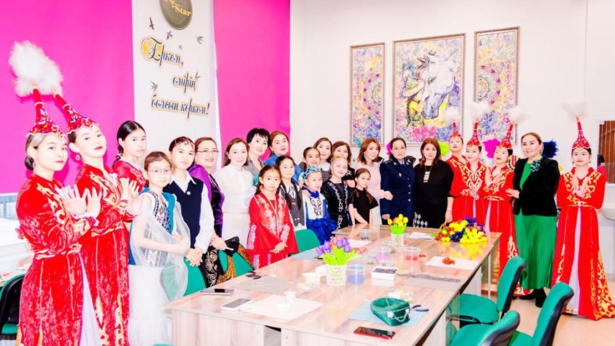 Образовательный клуб для школьниц открыли в Астане