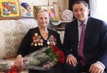 Маңғыстау әкімі ҰОС ардагері мен еңбек сіңірген педагогты құттықтады