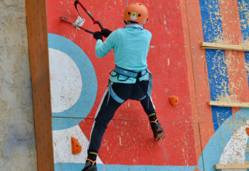 Алматыда мұзға өрмелеуден Қазақстан чемпионаты өтіп жатыр