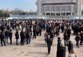 Алматылықтар көшеге шығып кетті