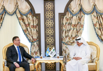 Kazakh FM meets with  President of IDB