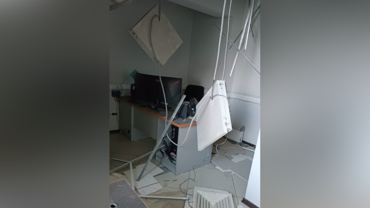 Казахстанский журналист показал разрушенный после землетрясения офис