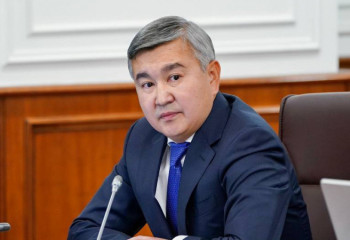 «Гүл мен торттан басқа не керек?». Министр мерекеде жақындарына қандай сыйлық беретінін айтты