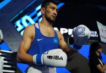 Казахстанский боксер побил семикратного чемпиона на турнире за путевку на Олимпиаду-2024