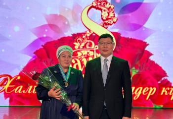 Ақтауда халықаралық әйелдер күніне орай көпбалалы аналар марапатталды