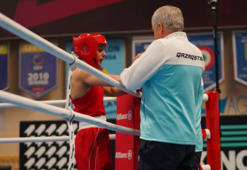 Қазақстандық боксшы қыз ширек финалға өтті