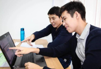 Скоростной интернет Илона Маска получит 171 школа в ВКО