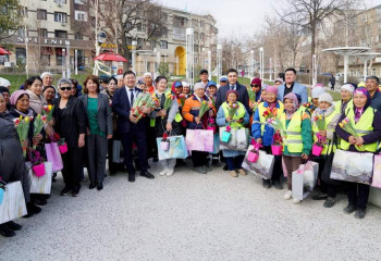 Шымкент әкімі коммуналдық сала қызметкерлерін сый-құрметке бөледі