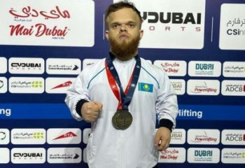 Казахстанские спортсмены завоевали пять медалей на Кубке мира по пара пауэрлифтингу