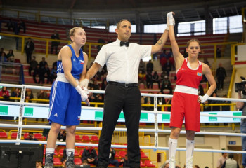 Боксшы Алуа Балқыбекова алғашқы қарсыласын жеңді