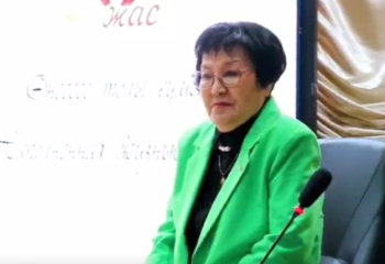 Қостанайда университетте 50 жыл ұстаз болған зейнеткер мерейтойын атап өтті