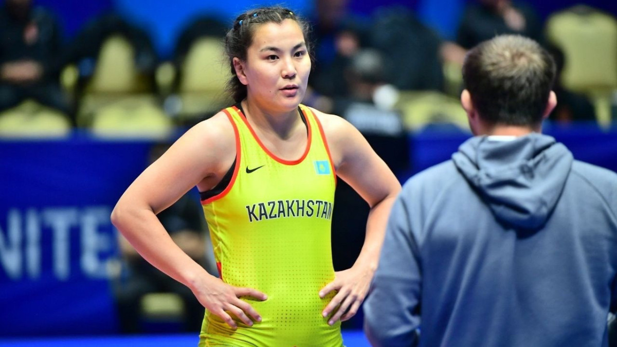 Две медали завоевали казахстанки на турнире по женской борьбе