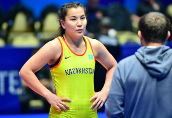 Две медали завоевали казахстанки на турнире по женской борьбе