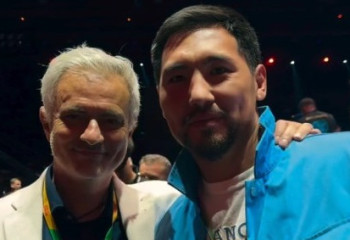 Жанибек Алимханулы пообщался с Моуриньо и Роналдо