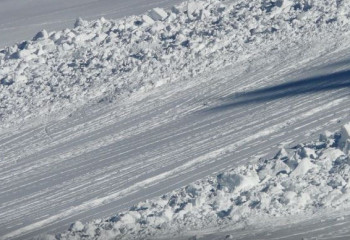Из-за угрозы схода лавин закрыта трасса в ВКО