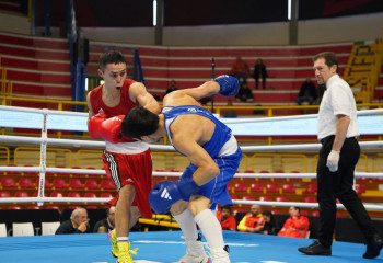 Отандық дерби: Сәкен Бибосынов қазақ боксшысын жеңді