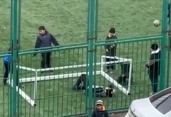 Талдықорғанда баланың үстіне қақпа құлады