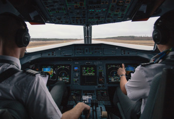 Ұшқыштар ұшу кезінде жарты сағат ұйықтап қалған