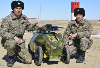 Ақтауда сарбаздар  жауынгерлік машинаны қолдан жасап шығарды