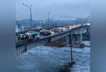 В Семее разваливается мост