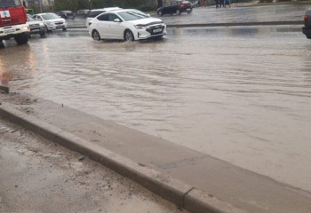 Шымкентте толассыз жауын салдарынан бірнеше көшені су басты