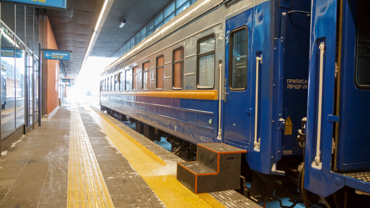Дополнительные поезда запустили в Казахстане к Наурызу