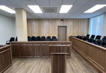 Суд над Бишимбаевым: Аида Балаева пообещала помочь с местами в зале суда для СМИ