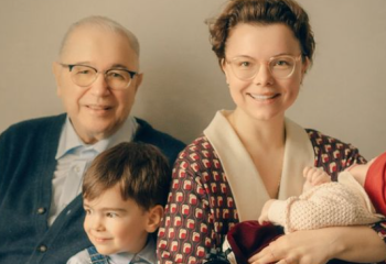 78 жастағы танымал әзілкештің үшінші баласы дүниеге келді