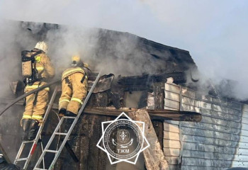 Көкшетауда тұрғын үй өртеніп, газ баллоны жарылуға шақ қалды