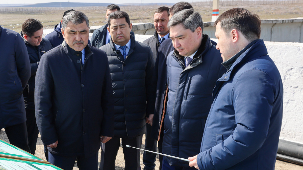 Олжас Бектенов посетил объекты водной инфраструктуры Туркестанской области