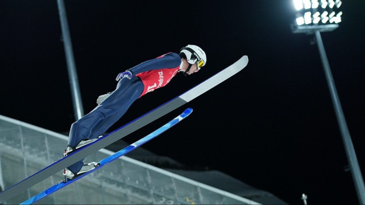 Казахстан впервые победил на лыжном кубке мира по прыжкам с трамплина