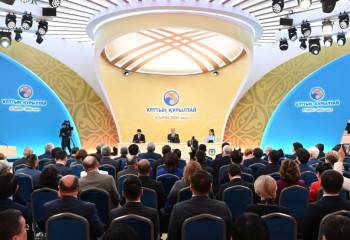 Токаев призвал интеллигенцию к единству