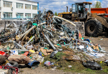 Сенаторы требуют решить проблему мусора в Казахстане