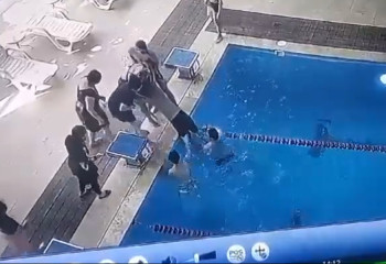 Қызылордада полиция бастығы суға батқан баланы құтқарып қалды