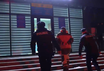 Өрт сөндірушілер жеңіл автокөлікте шыққан өртті жойды