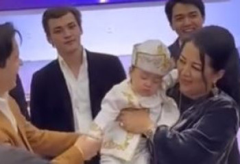 Забавный случай во время тусаукесер с участием родителей Димаша Кудайбергена