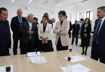 Тамара Дуйсенова и Саясат Нурбек посетили Utebayev university