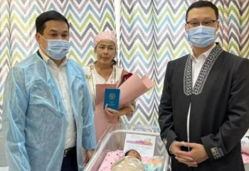 Шаңырақ күні: Перзентханада жаңа босанған аналарға сыйлықтар табысталды