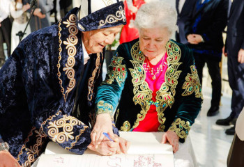 Елімізде отасқандарына 50 жыл толған ерлі-зайыптыларға құрмет көрсетілуде