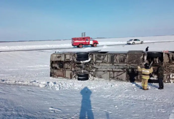 Шымкенттен шыққан  54 жолаушы мінген автобус аударылып қалды