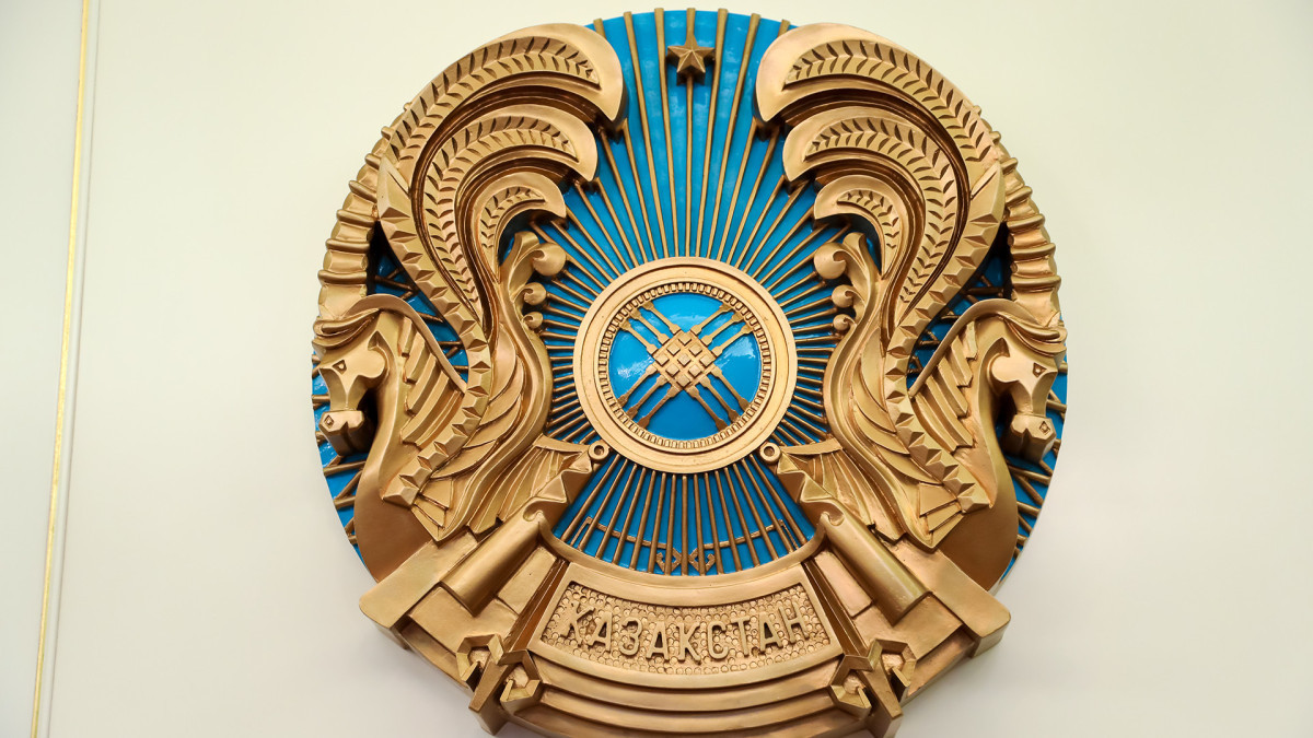 Почему Казахстану нужен новый герб
