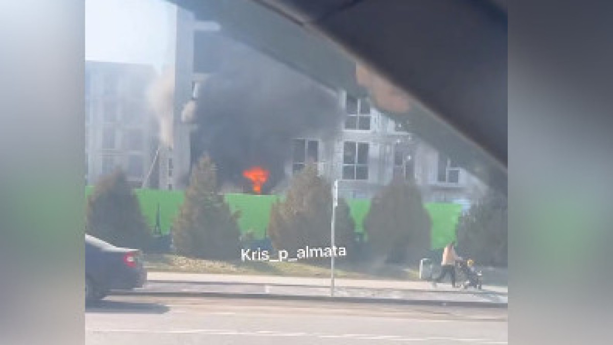 Недостроенный ЖК горел в Алматы