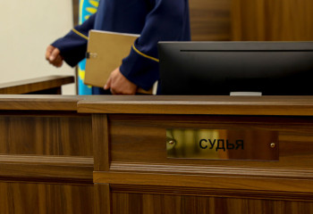 Қаңтар оқиғасында ұсталғандарды азаптау бойынша экс-полицейлерге үкім шықты