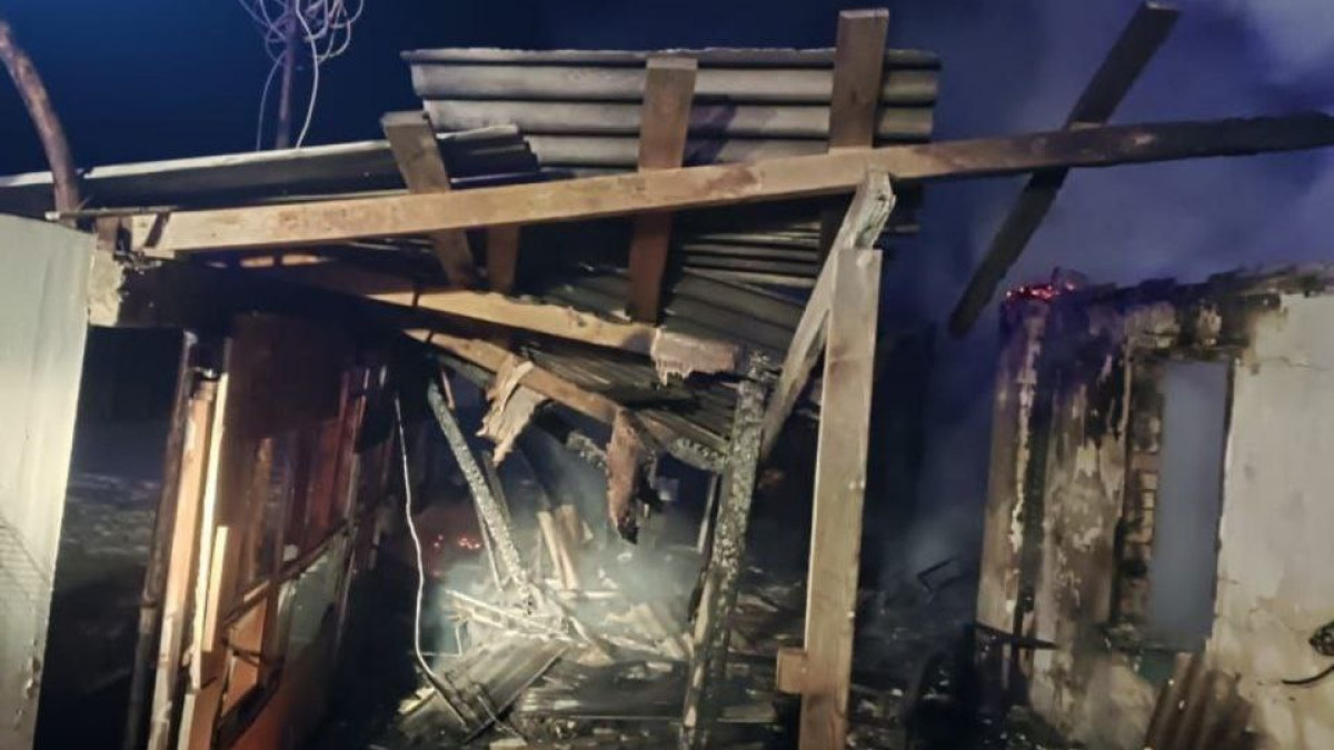 В Жезказгане произошел пожар в двух объектах