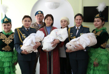 Тройня родилась в семье военнослужащего из Алматы в канун Наурыза
