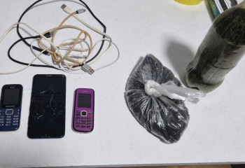 Алматыда екі ер адам колонияға тыйым салынған заттарды лақтырмақ болған